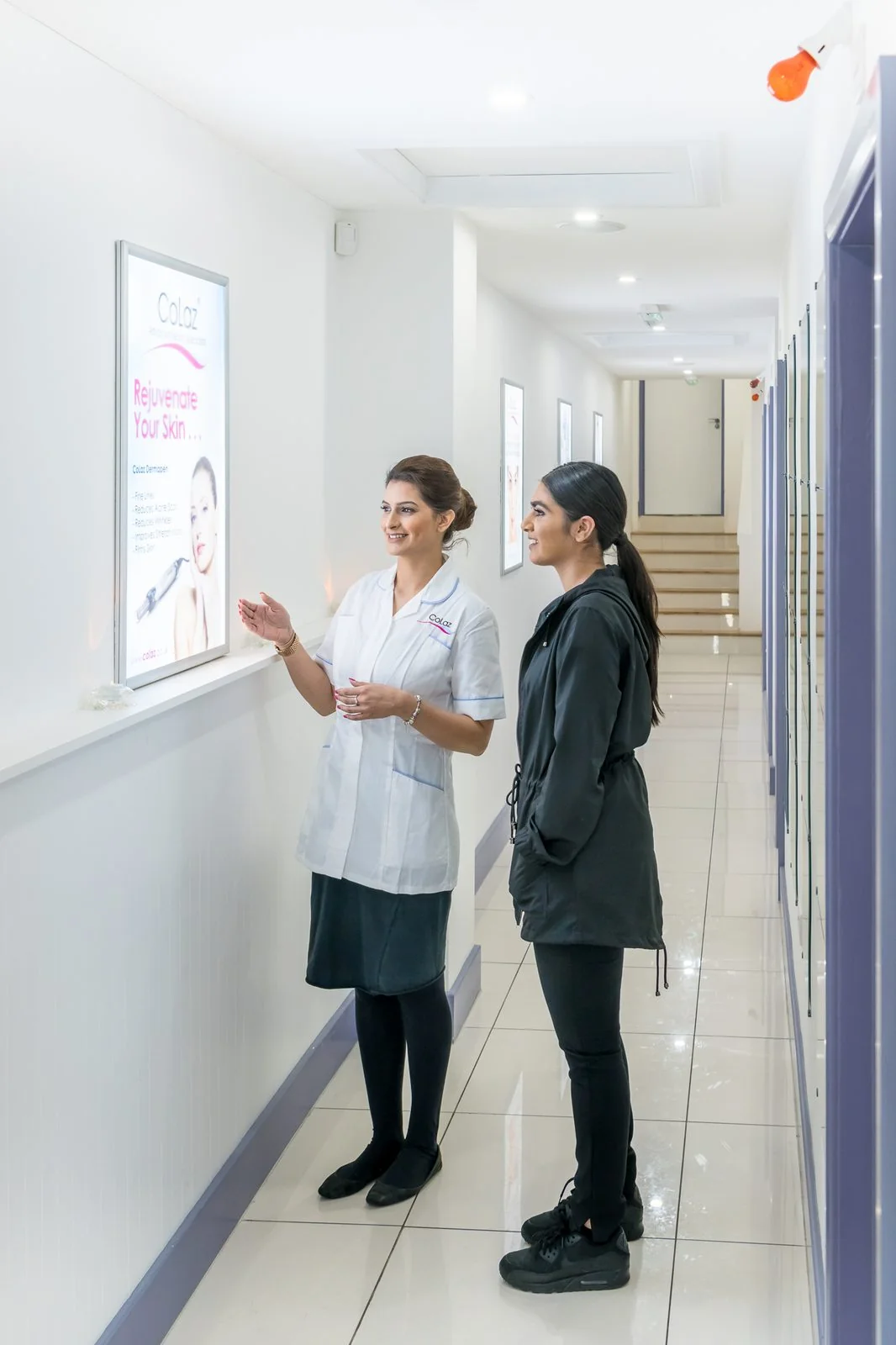 A CoLaz clinician talking a client through treatment options at the clinic